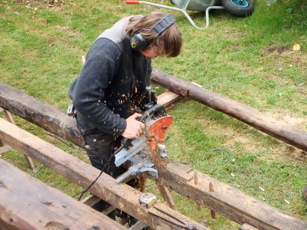 Holzbalken sägen - Holzfreunde aus Oldenburg